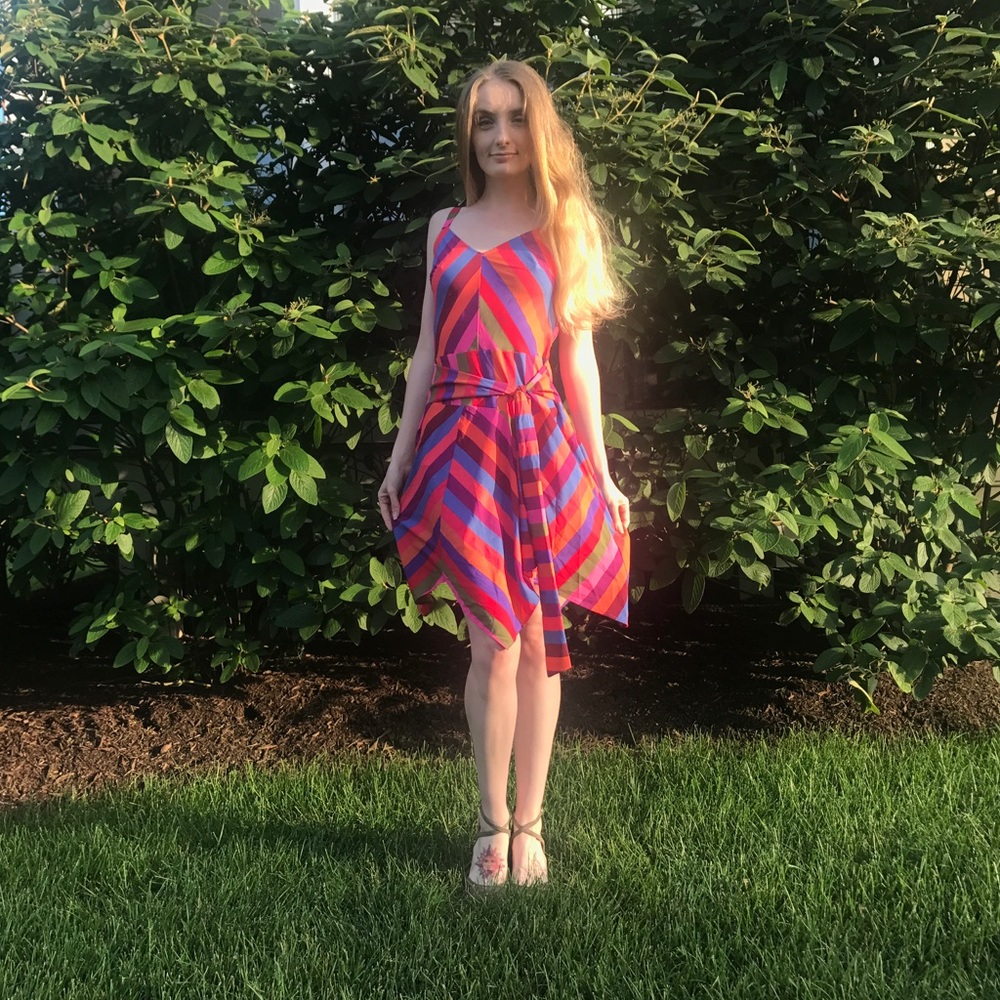 💕💕♥️NWT Multi-Colored Striped Triangle Cut Dress - Picture 3 of 8